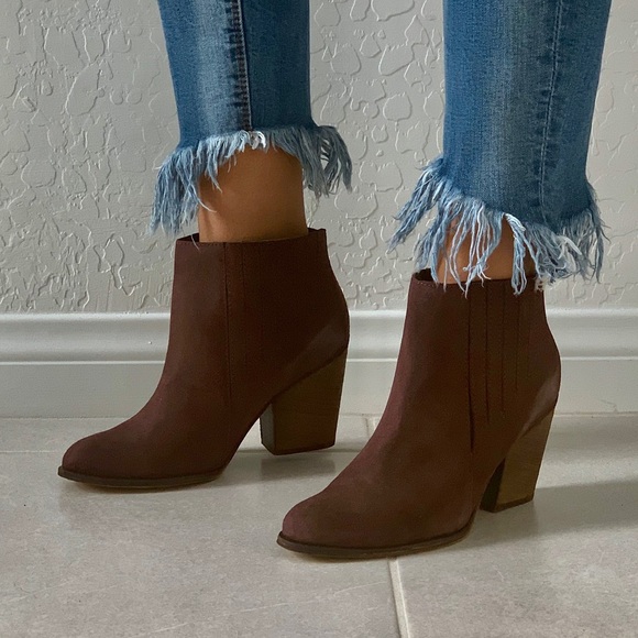 NIB Red Wine Distressed Leather Ankle Boots - Picture 4 of 8